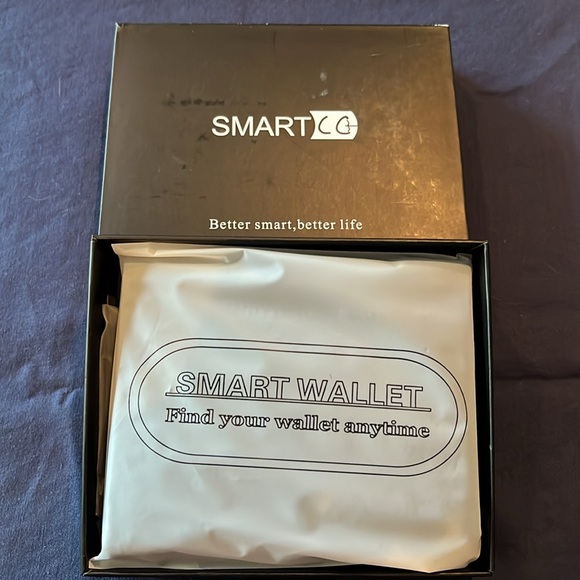 BNIB Smart CC Bluetooth trackable wallet, black leather. - Picture 2 of 3